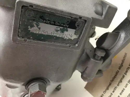 USED BOSCH FUEL PUMP 0401846703 - Thumb image 2