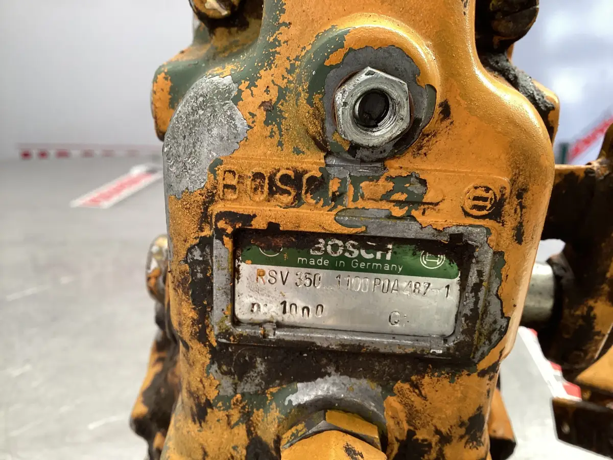 USED BOSCH FUEL PUMP 0402076720 - Picture 3