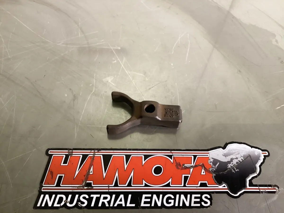 SOPORTE INYECTOR CATERPILLAR 7C8851 USADO - Imagen 2