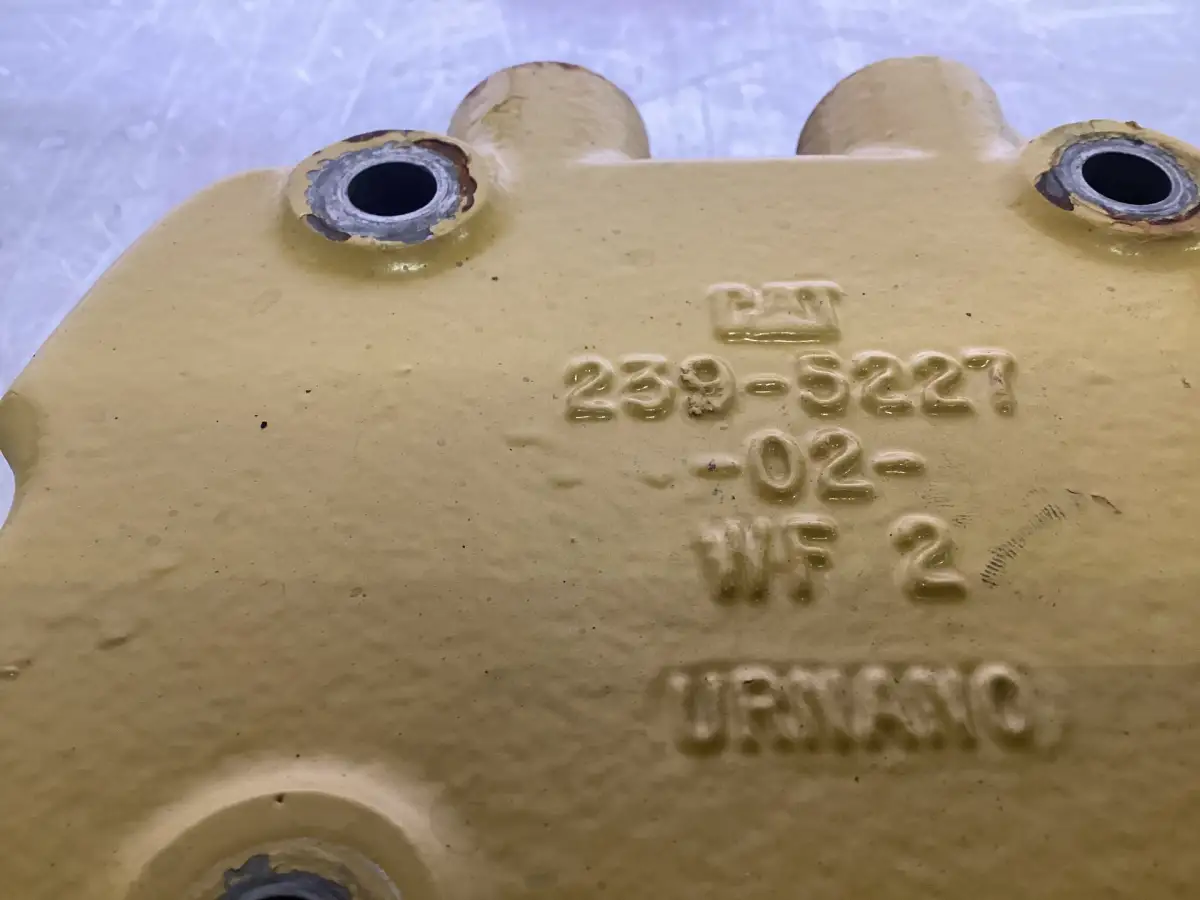 CUBIERTA DE TERMOSTATO CATERPILLAR 2395225 USADA - Imagen 2