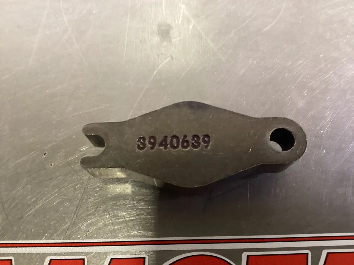 CUMMINS SERRAGE D'INJECTEUR 3940639 UTILISÉ - Image 2
