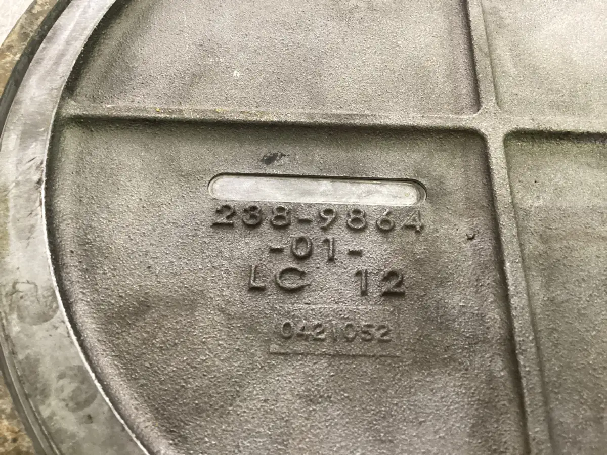 PLACA DE CUBIERTA CATERPILLAR 2389864 USADA - Imagen 2