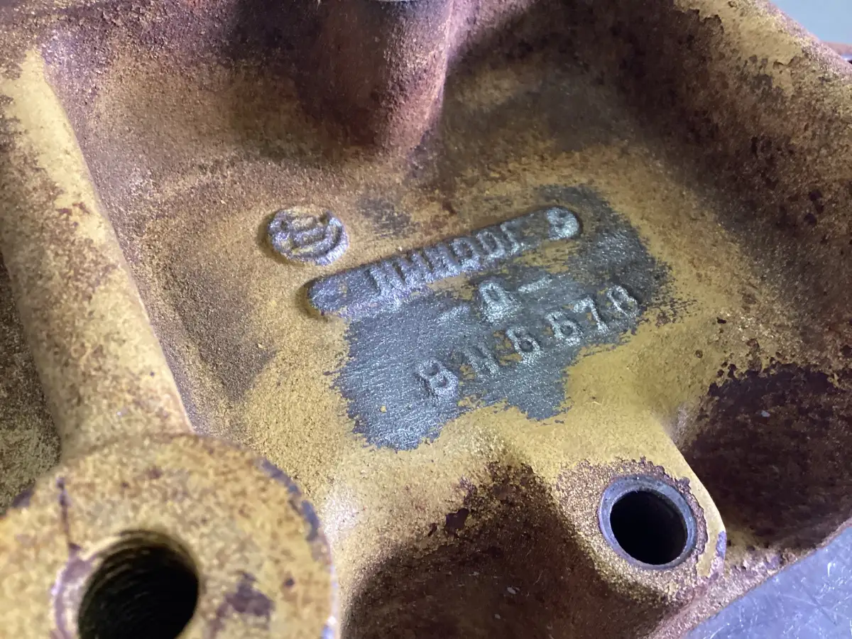 CATERPILLAR DISTRIBUTION COVER 9N5576 USED - Picture 2