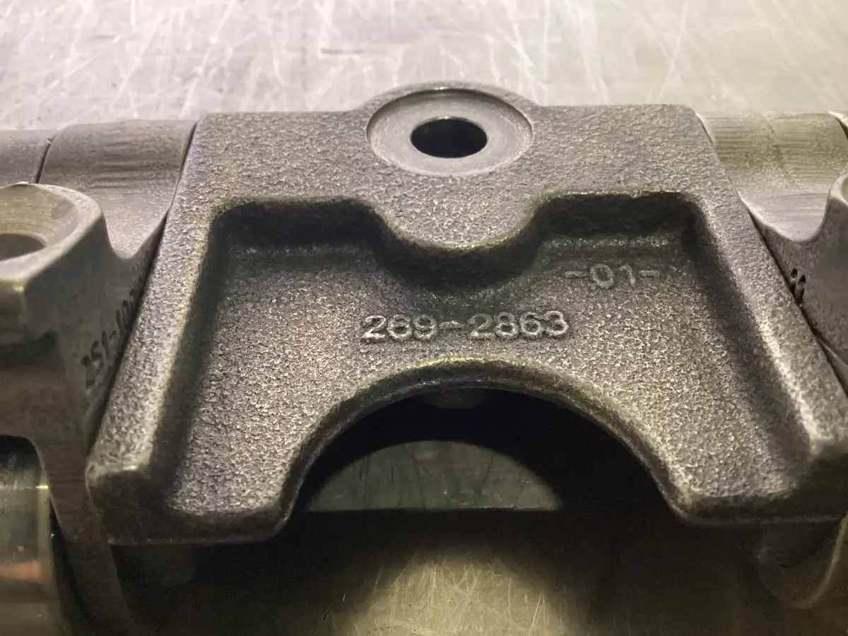 CATERPILLAR ROCKER SHAFT, BOTTOM, COMPL. ASSY. 2374376 USED - Picture 3