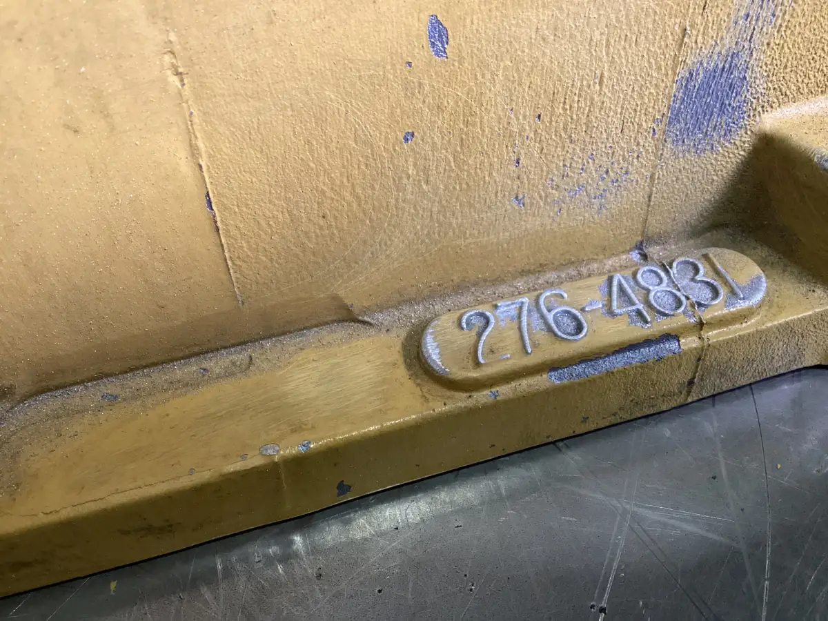 CATERPILLAR INTERMEDIATE VALVE COVER 2764831 USED - Picture 3