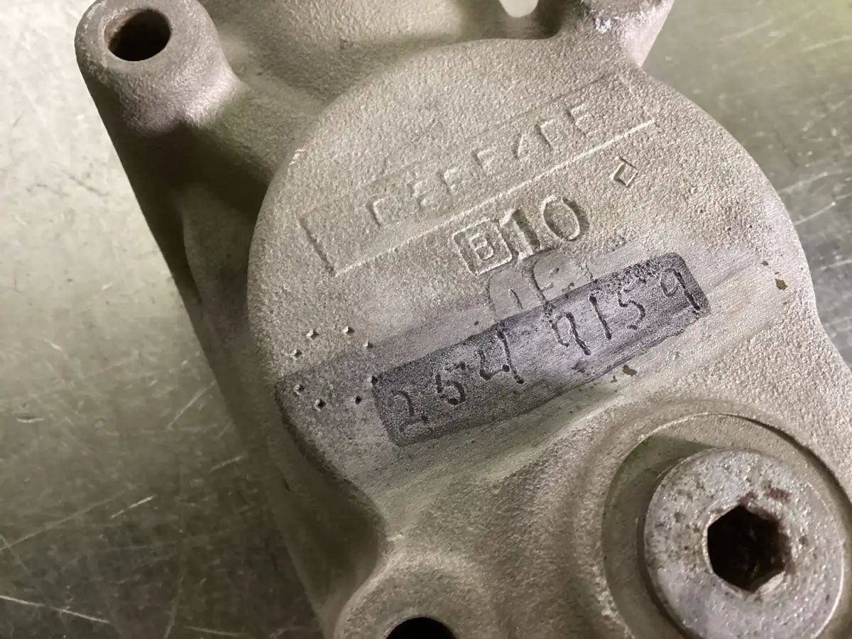 CATERPILLAR THERMOSTAT COVER 7E7910 USED - Picture 2