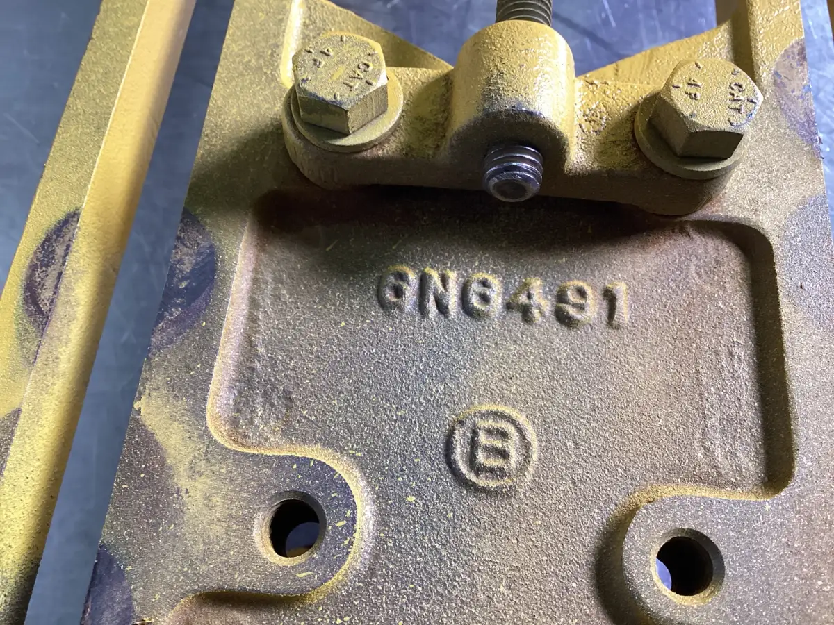 SUPPORT DE VENTILATEUR CATERPILLAR 6N6491 D'OCCASION - Image 2