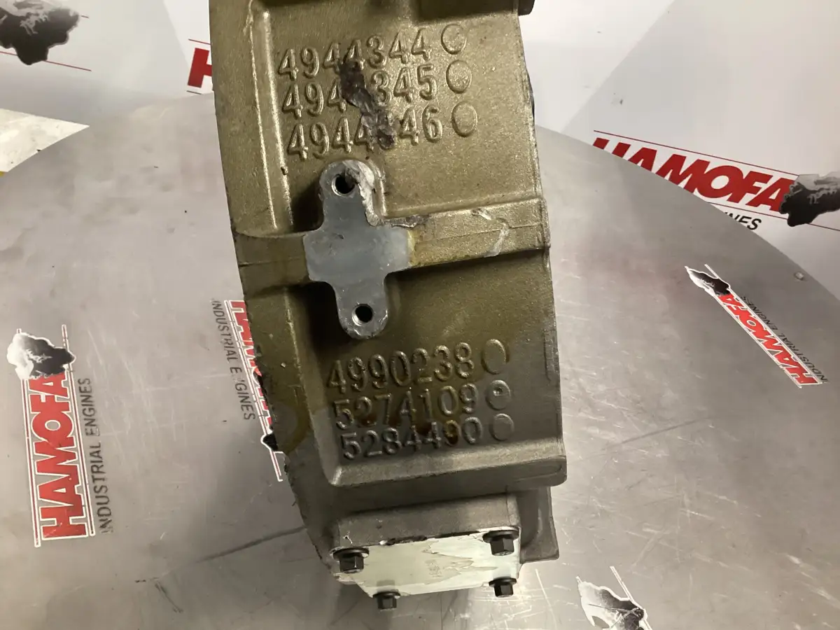 USED VALVE COVER CUMMINS 4944344 - Picture 3