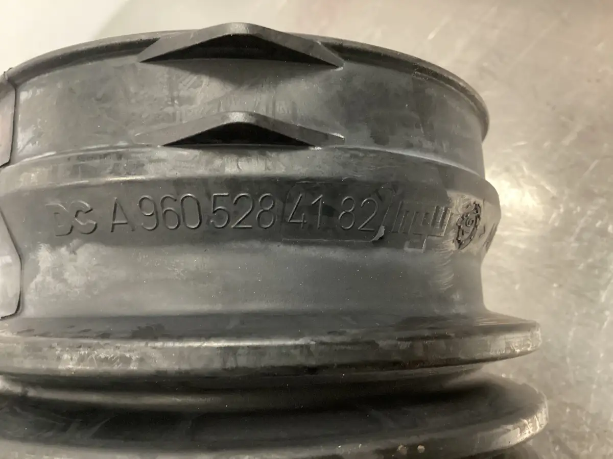 MERCEDES A960 528 41 82 USED - Picture 2