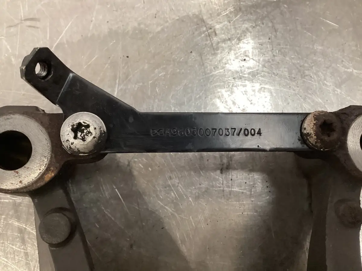 MERCEDES A471 223 10 04 USED - Picture 2