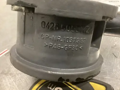 REGULADOR DE PRESIÓN DEUTZ 04255053 USADO - Imagen miniatura 2