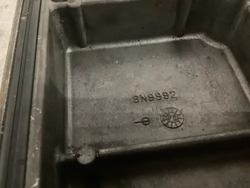 CATERPILLAR КРЫШКА ДВИГАТЕЛЯ 8N9992 Б/У - Миниатюра 2
