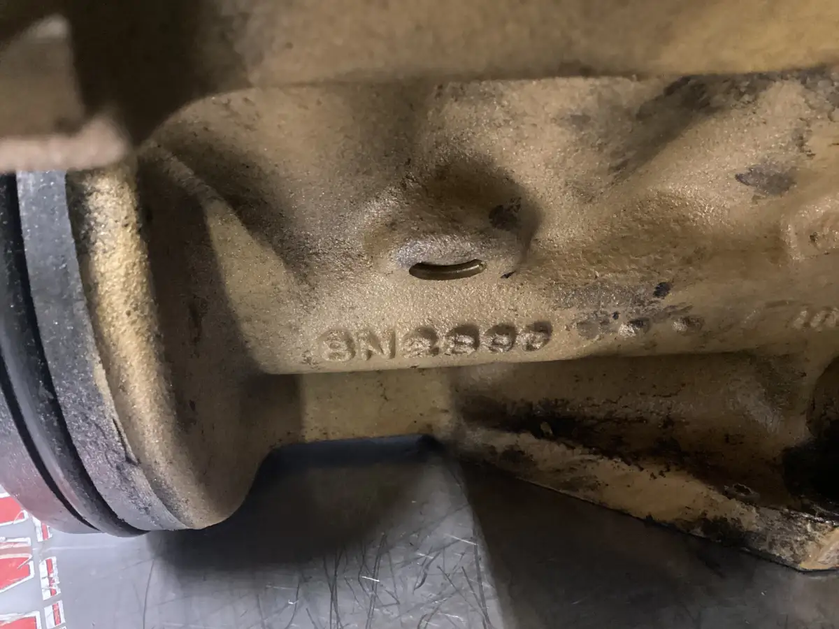 CATERPILLAR FUEL PUMP HOUSING 8N2896 USED - Picture 2