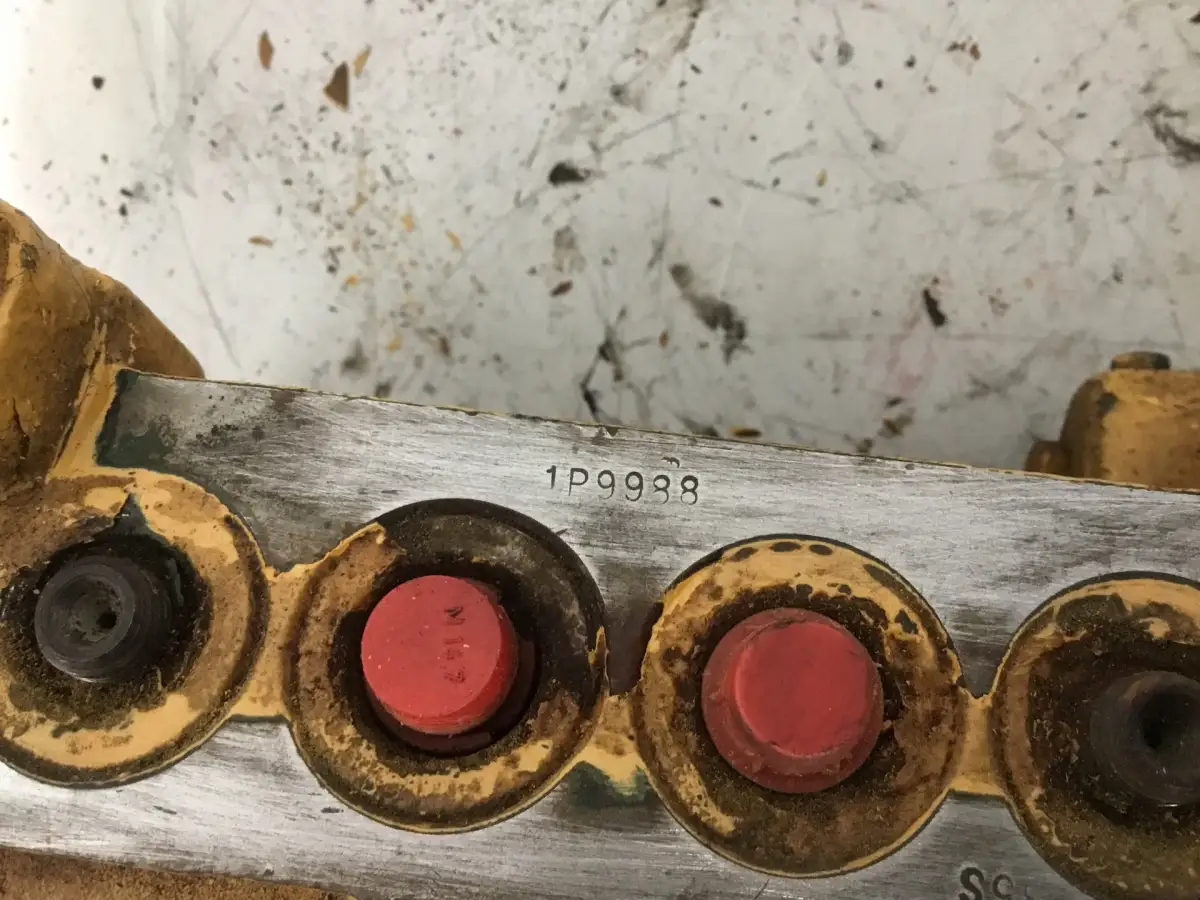 POMPE D'INJECTION DE CARBURANT CATERPILLAR 1P9988 D'OCCASION - Image 2