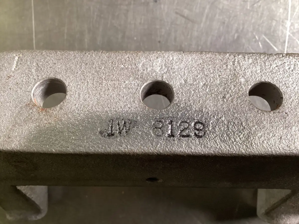 SOPORTE CATERPILLAR 1W8129 USADO - Imagen 2