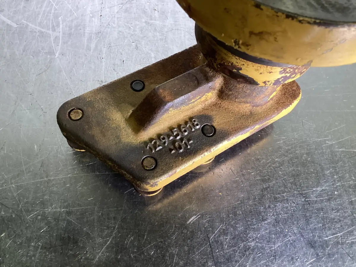 CATERPILLAR VENTILATOR BRACKET 1295618 USED - Picture 2
