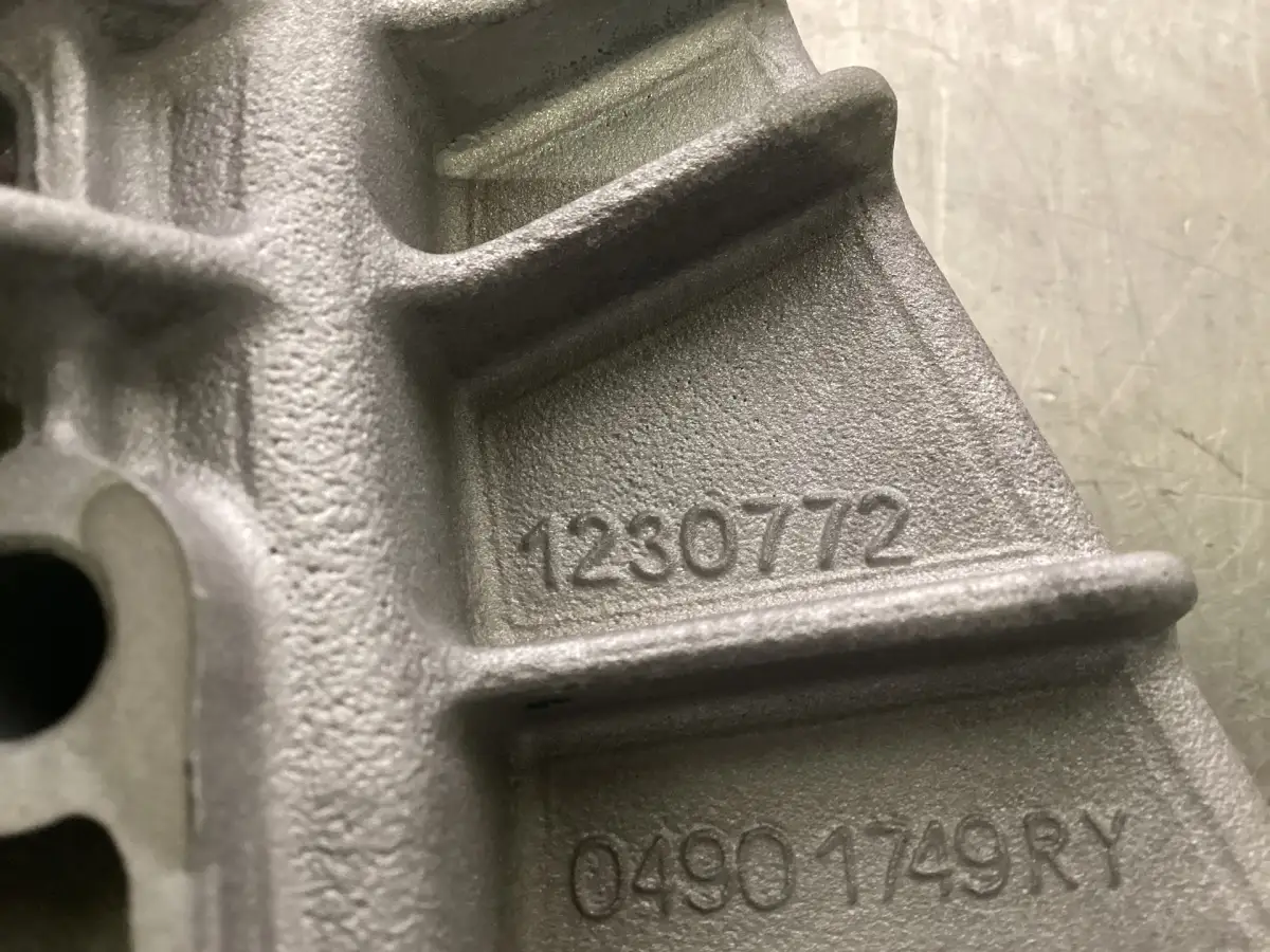 DEUTZ SUPPORT 04915647 USED - Picture 2