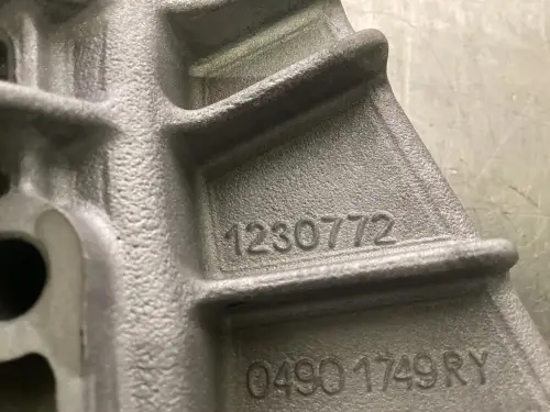 DEUTZ SUPPORT 04915647 USED - Thumb image 2