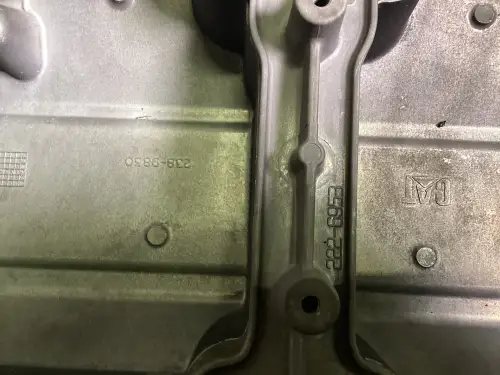CATERPILLAR INTERMEDIATE VALVE COVER 2226953 USED - Thumb image 3
