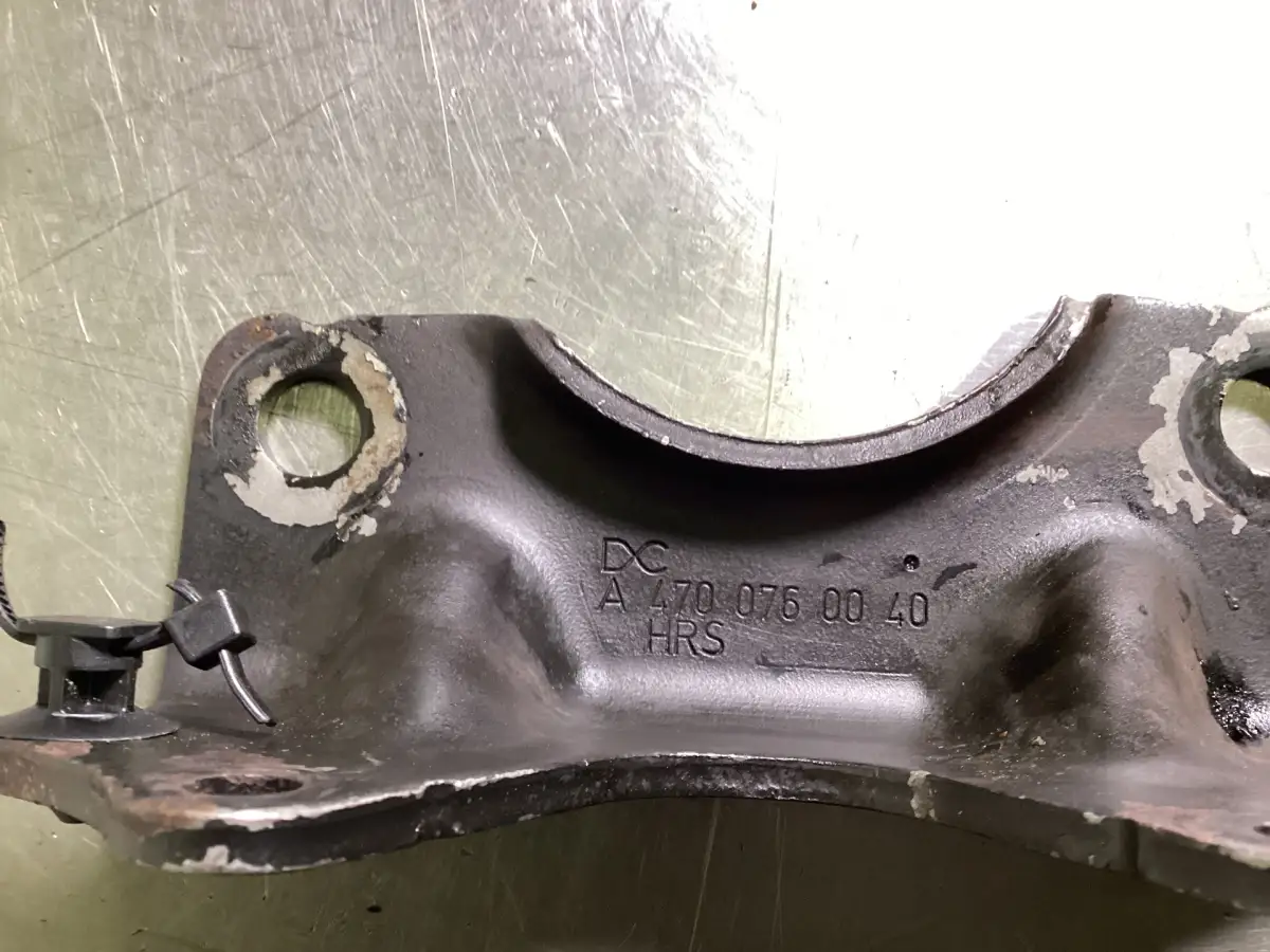 MERCEDES HOLDER A4700760040 USED - Picture 2