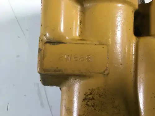 CATERPILLAR OIL FILTER HOUSING 2W6681 USED - Thumb image 2
