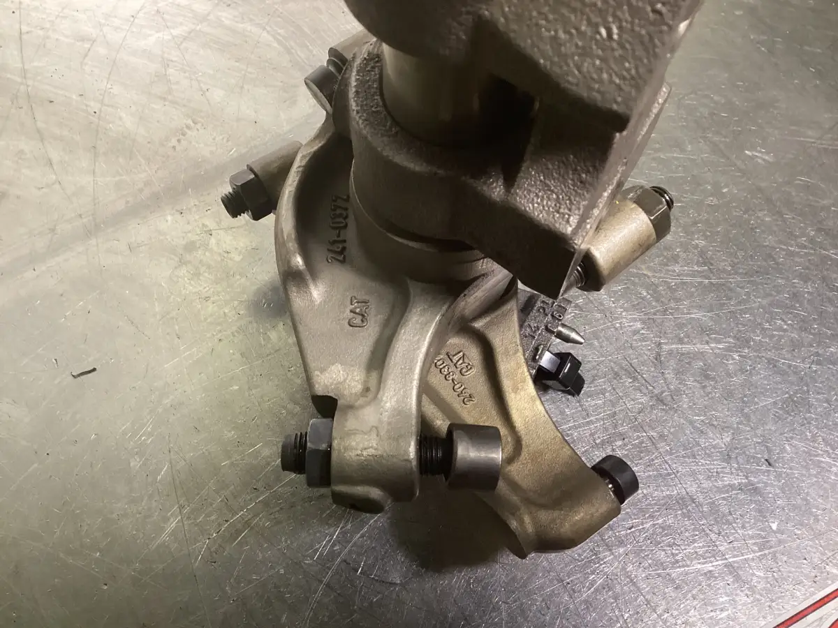 CATERPILLAR ROCKER SET COMPLETE 3964102 USED - Picture 2