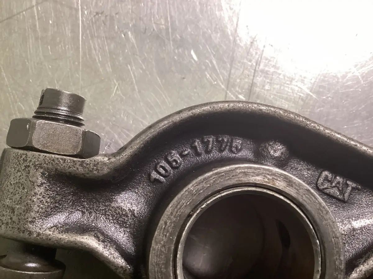 CATERPILLAR INJECTOR ROCKER ARM 1051776 USED - Picture 2