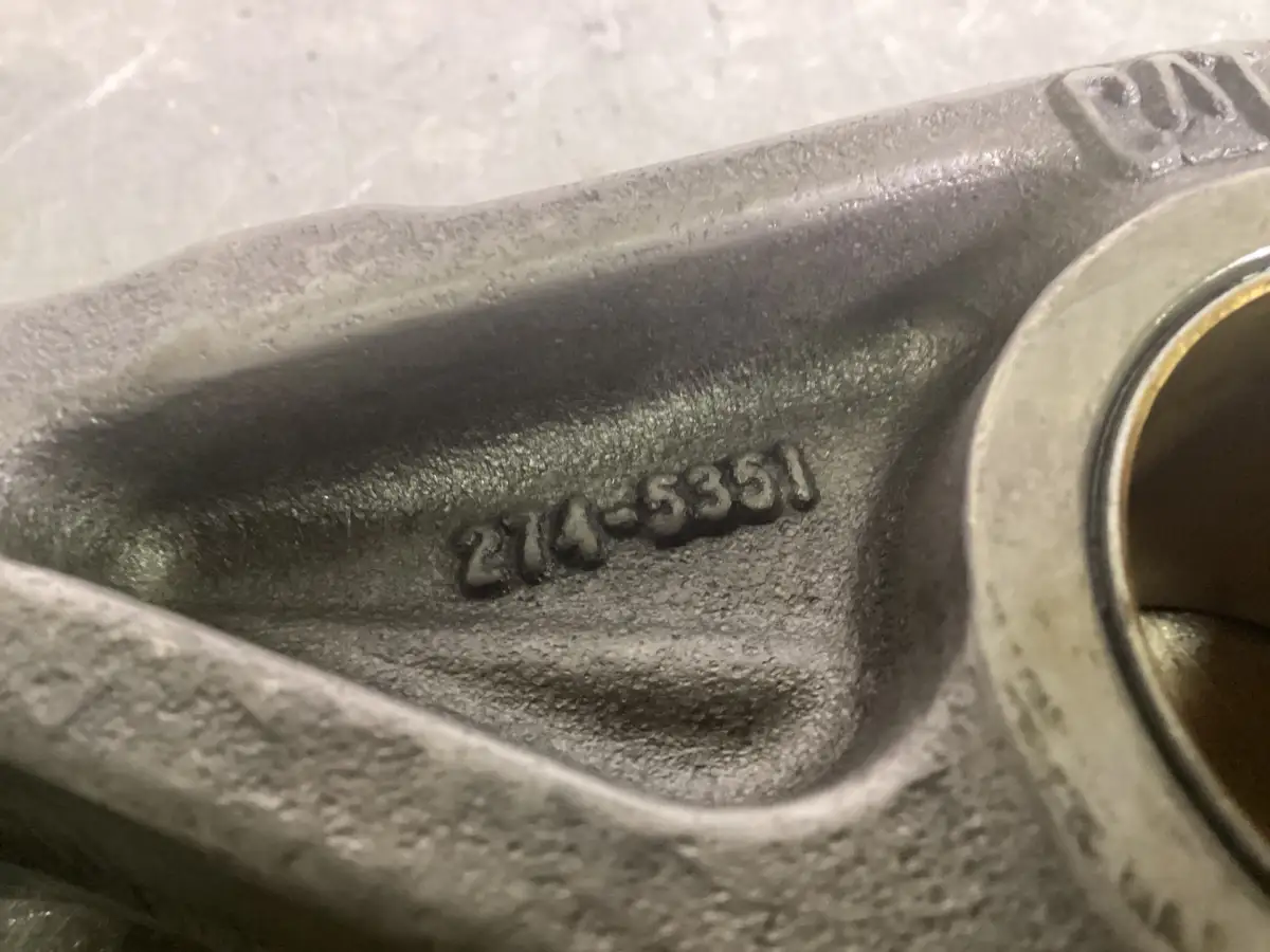 CATERPILLAR BRAZO DE INYECTOR 2745351 USADO - Imagen 2