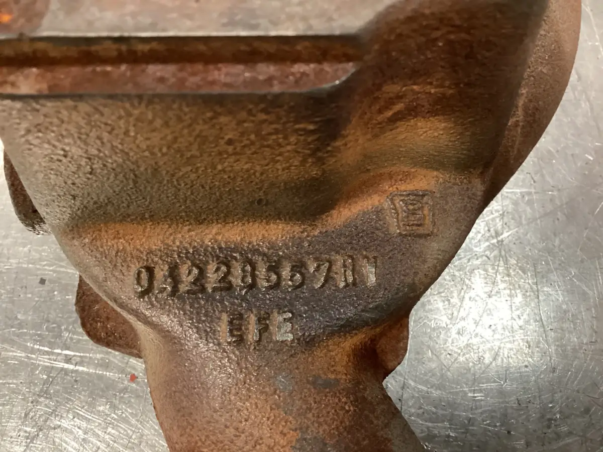 DEUTZ 0422 8557 PIEZA USADA - Imagen 2