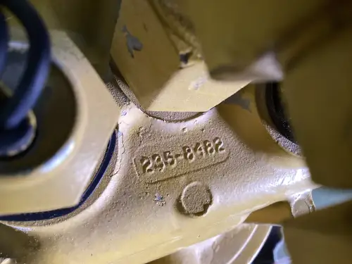 CUBIERTA DE FILTRO DE COMBUSTIBLE CATERPILLAR 2379307 USADA - Imagen miniatura 2