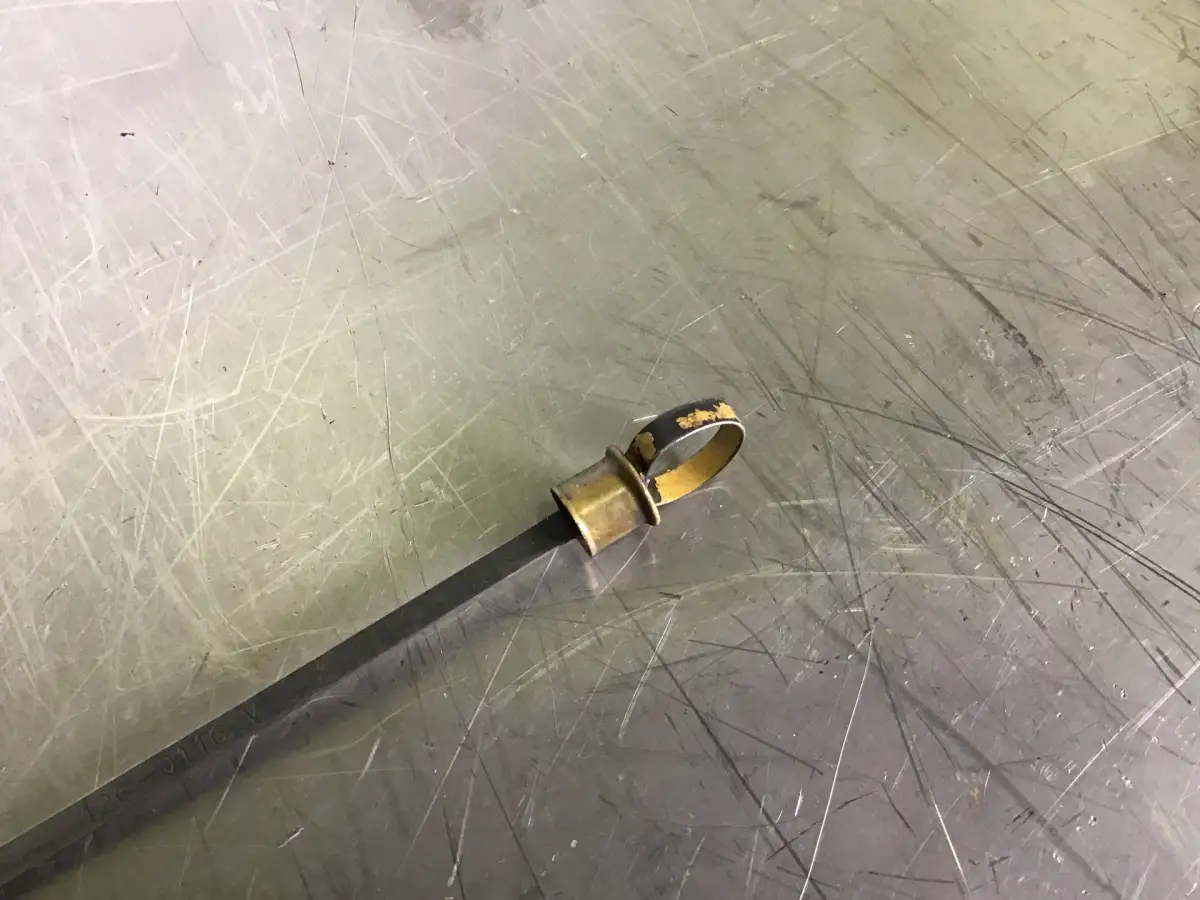 VARILLA DE ACEITE CATERPILLAR 1260116 USADA - Imagen 3