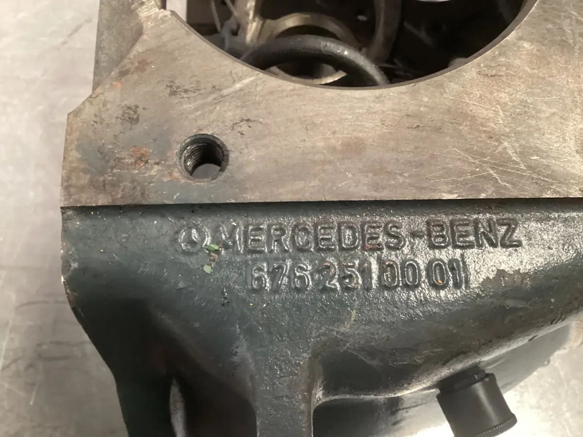 PIÈCE MERCEDES A 676 251 00 01 USAGÉE - Image 2