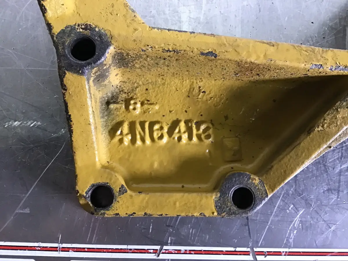 CATERPILLAR ALTERNATOR SUPPORT 4N6413 USED - Picture 2