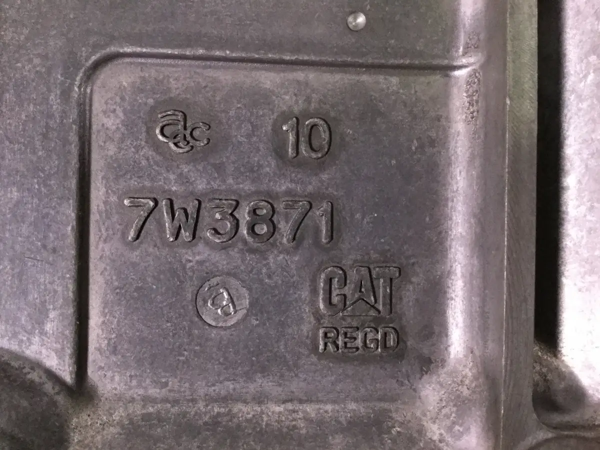 CATERPILLAR VALVE COVER 7W3871 USED - Picture 2
