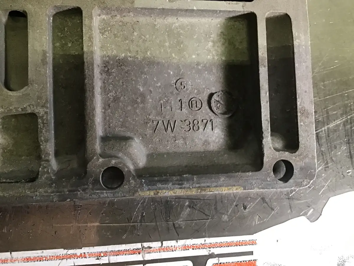 CATERPILLAR COUVERCLE DE SOUPAPE 7W3871 USAGÉ - Image 2