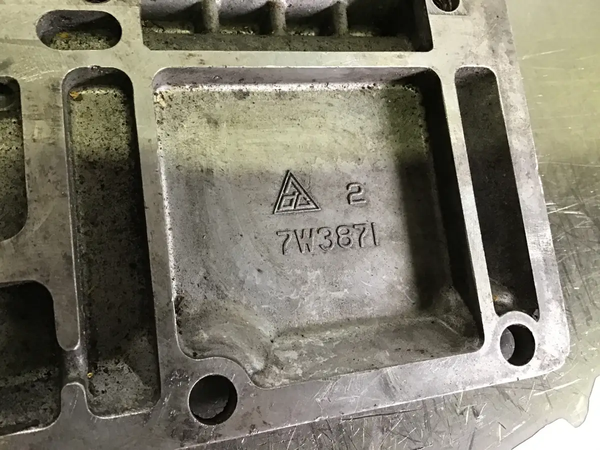 CATERPILLAR VALVE COVER 7W3871 USED - Picture 2