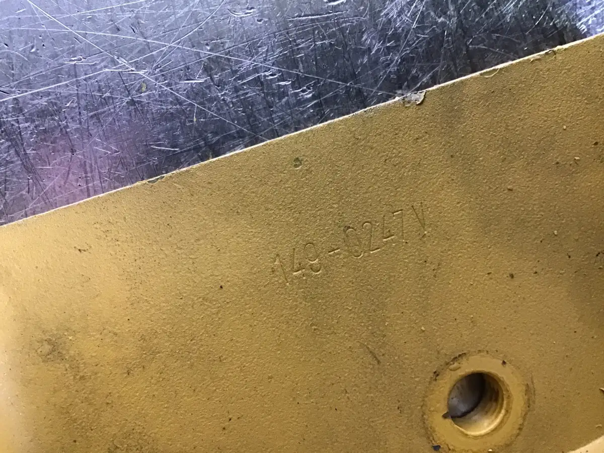 CATERPILLAR SUPPORT DE FILTRE À CARBURANT 1499247 USÉ - Image 2