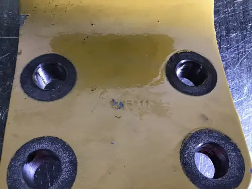 ДЕРЖАТЕЛЬ ДВИГАТЕЛЯ CATERPILLAR 1310117 Б/У - Миниатюра 2
