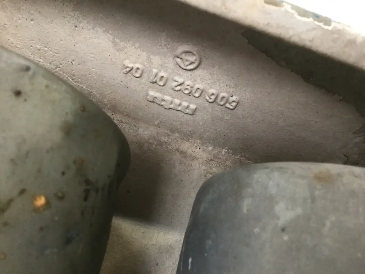 MERCEDES 0010920301 USED - Picture 2