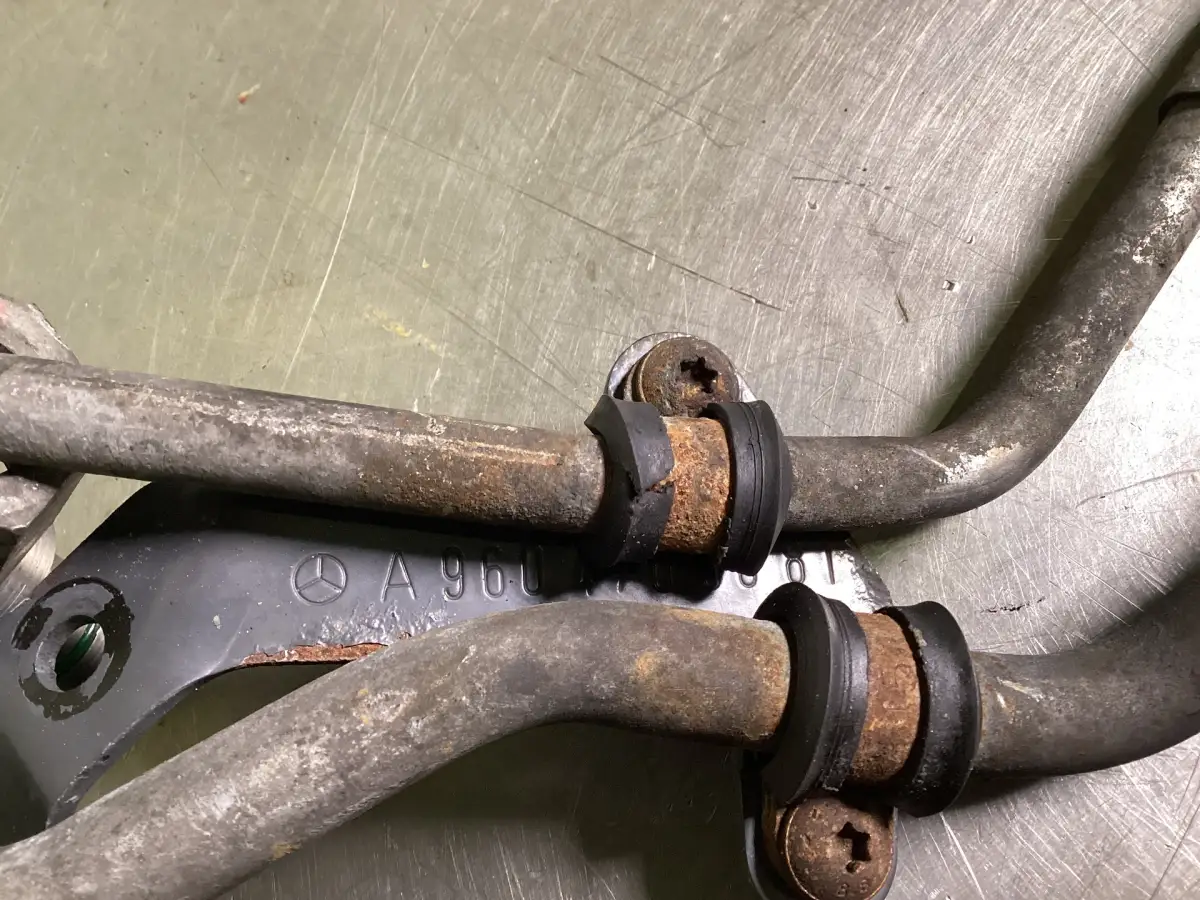 MERCEDES A960 470 06 81 GEBRAUCHT – Bild 2