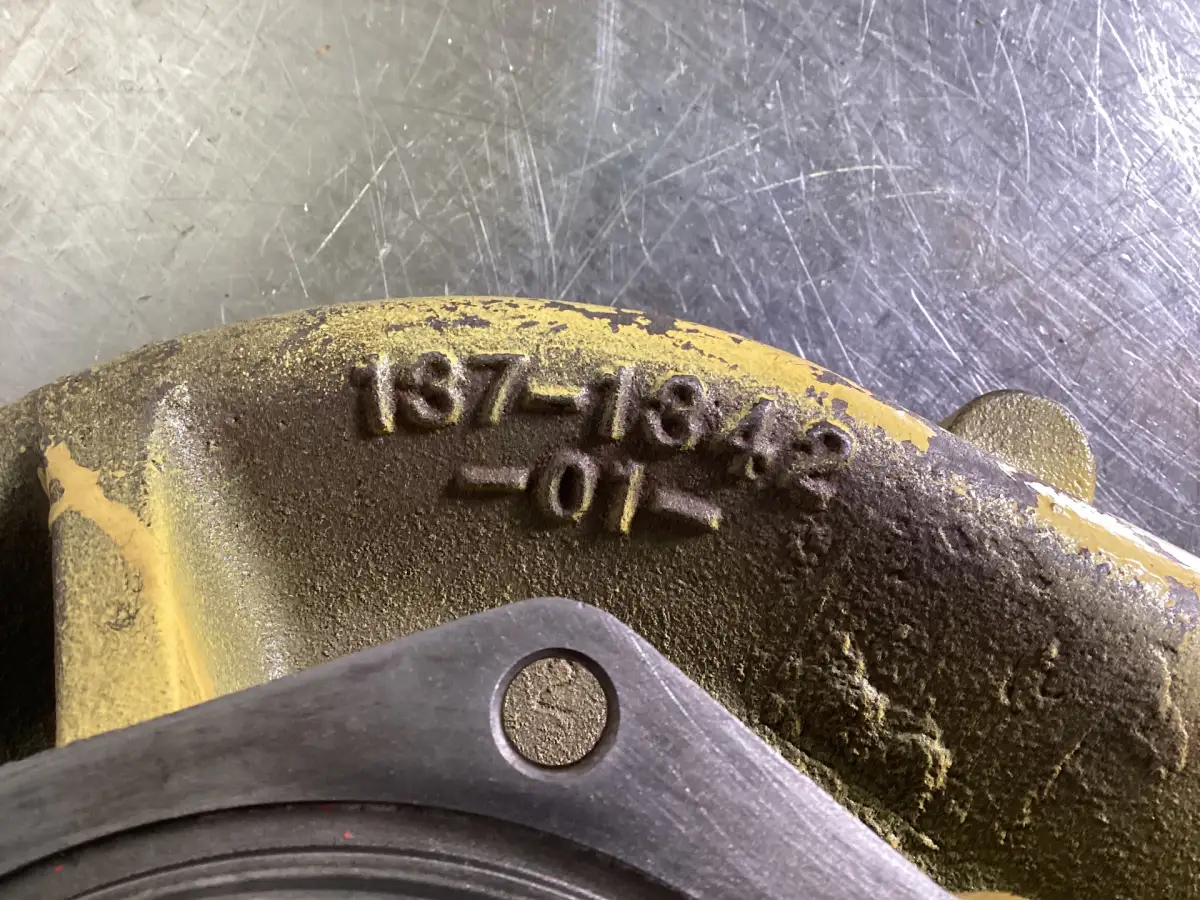 CATERPILLAR WATER PUMP HOUSING 1371342 USED - Picture 2