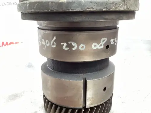 ARBRE PTO INTERNE MERCEDES A9062300823 UTILISÉ - Miniature 2