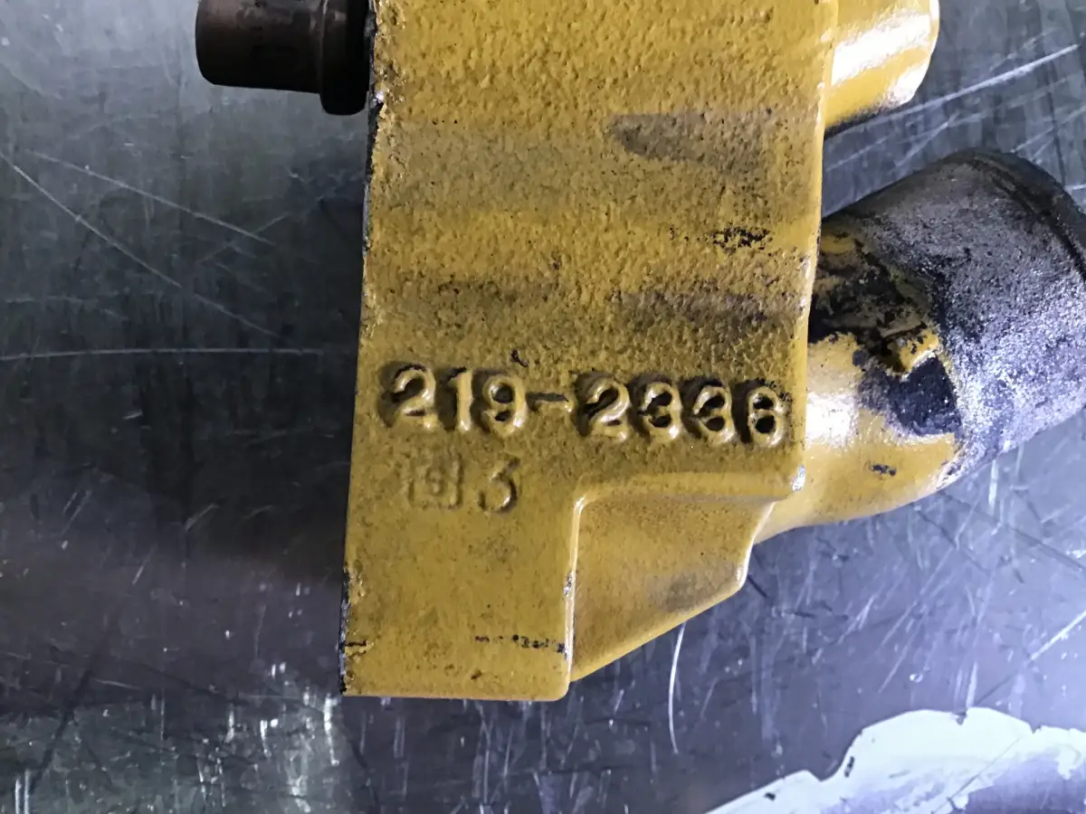 КРЫШКА ТЕРМОРЕГУЛЯТОРА CATERPILLAR 2192338 Б/У - Фото 2