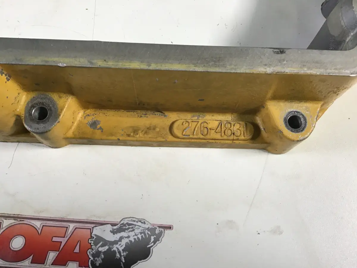 CATERPILLAR INTERMEDIATE VALVE COVER 2764831 USED - Picture 2
