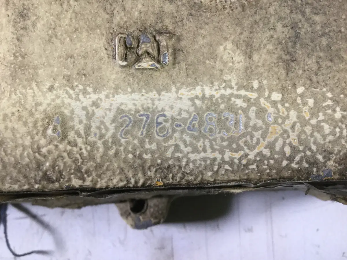 CATERPILLAR INTERMEDIATE VALVE COVER 2764831 USED - Picture 2