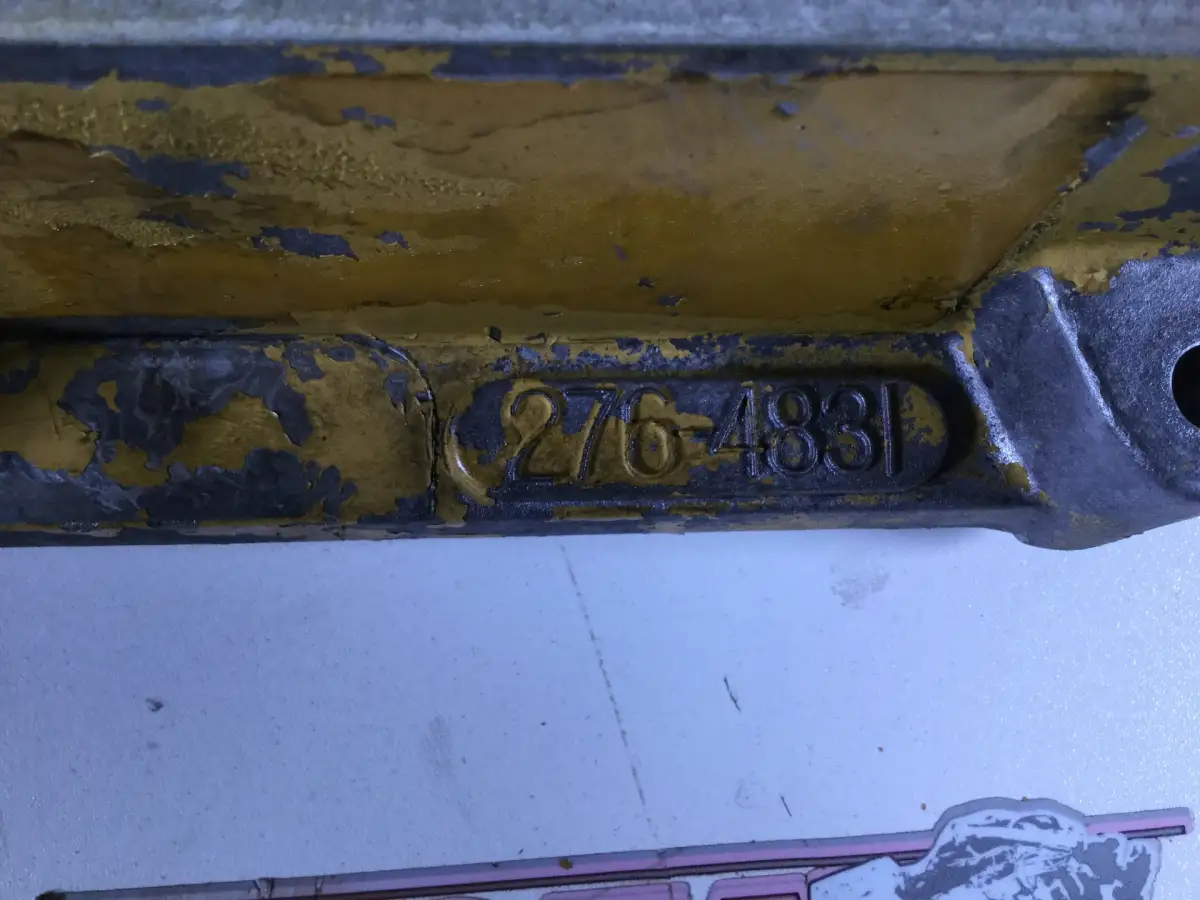 CATERPILLAR INTERMEDIATE VALVE COVER 2764831 USED - Picture 2