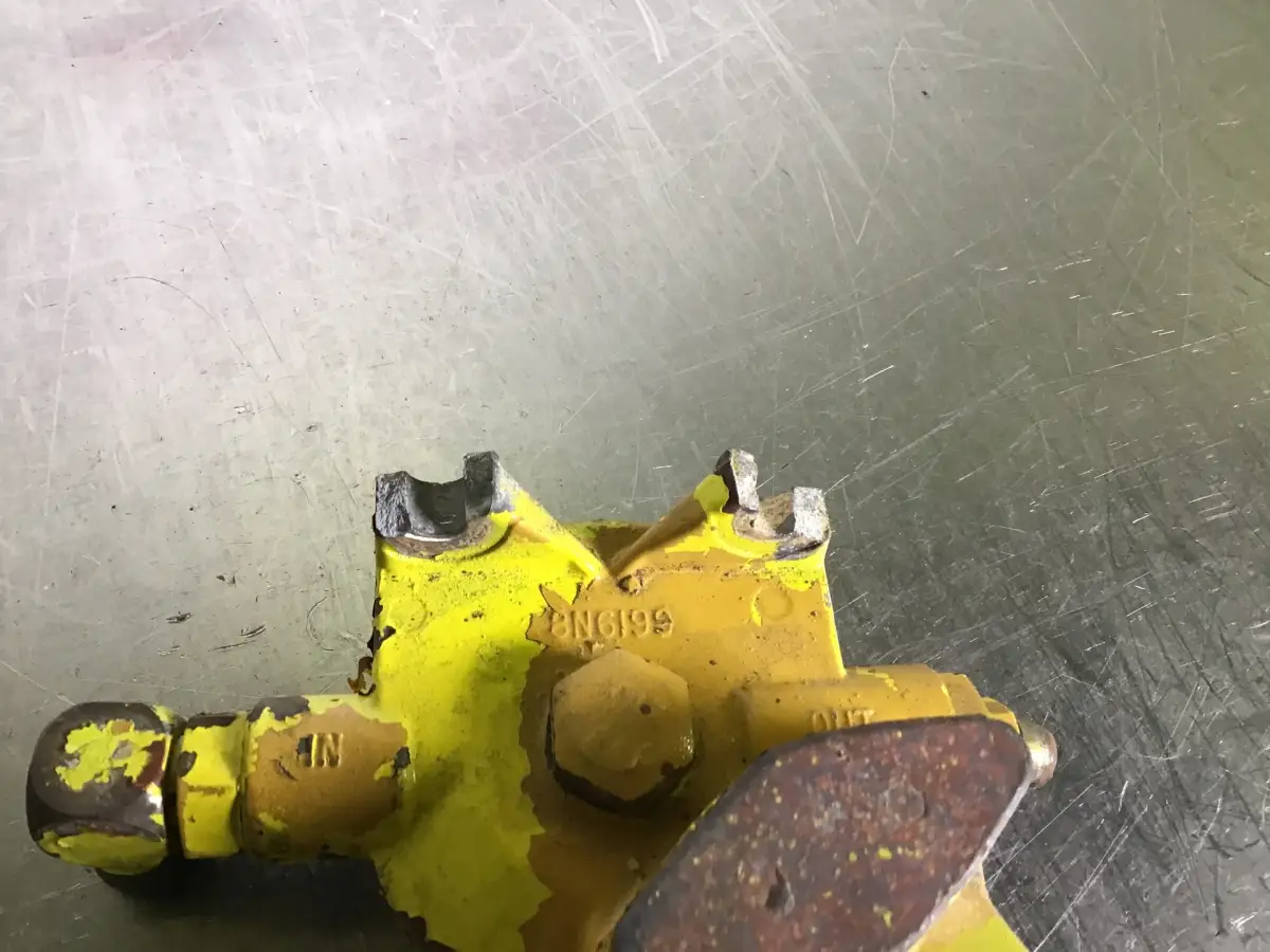 CATERPILLAR FUEL FILTER HOUSING 8N6199 USED - Picture 2