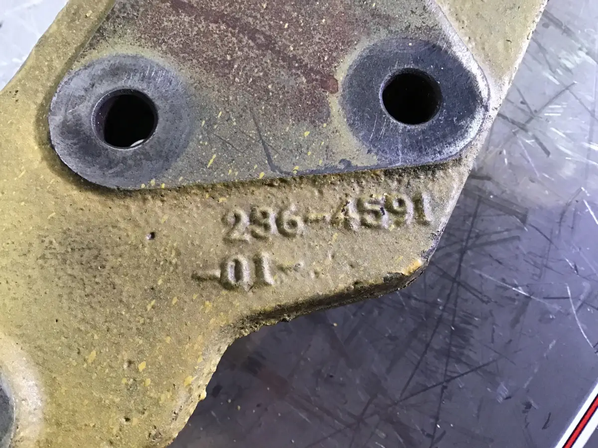 CATERPILLAR MOTOR SUPPORT 2364591 USED - Picture 2