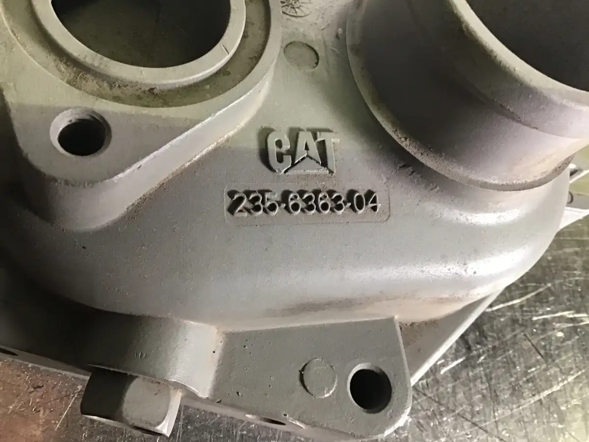 CATERPILLAR OIL COOLER COVER 2356363 USED - Picture 2