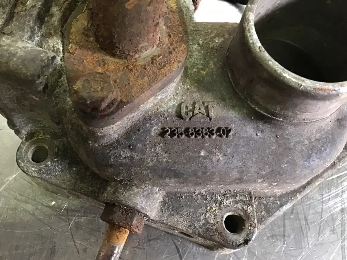 CATERPILLAR OIL COOLER COVER 2356363 USED - Picture 2